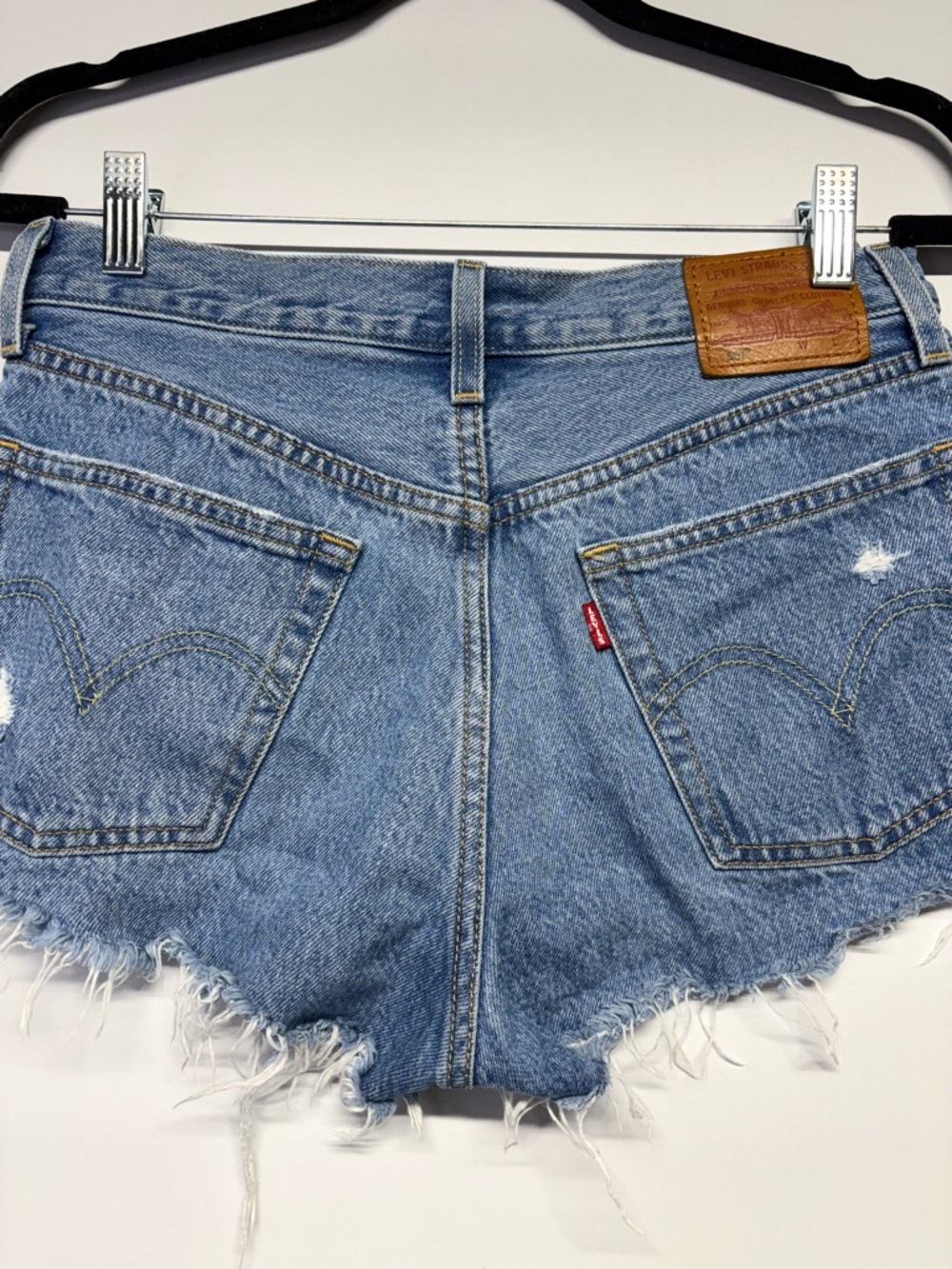 ✨Levi's Premium 501 Denim Luxor Light Wash Short Size 26 - Picture 7 of 15